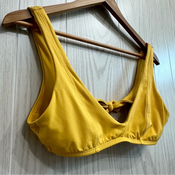 Becca by Rebecca Virtue Bikini Top Women’s Size Medium - Picture 4 of 9